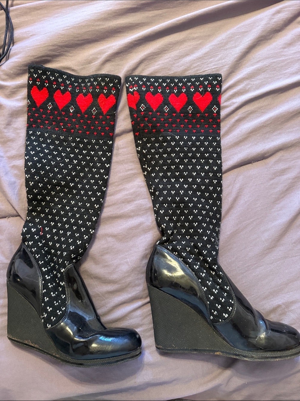 Betsey Johnson Black Wedge Sock Boots with Red Heart Pattern Sz 9